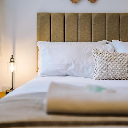 Number 21: A Breathtaking Chester Cottage With Parking Mollington  Экстерьер фото