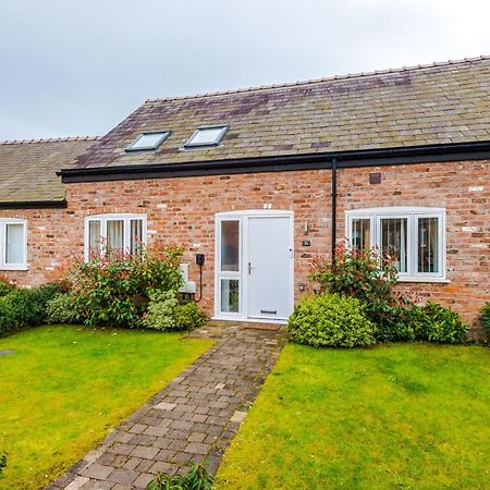 Number 21: A Breathtaking Chester Cottage With Parking Mollington  Экстерьер фото