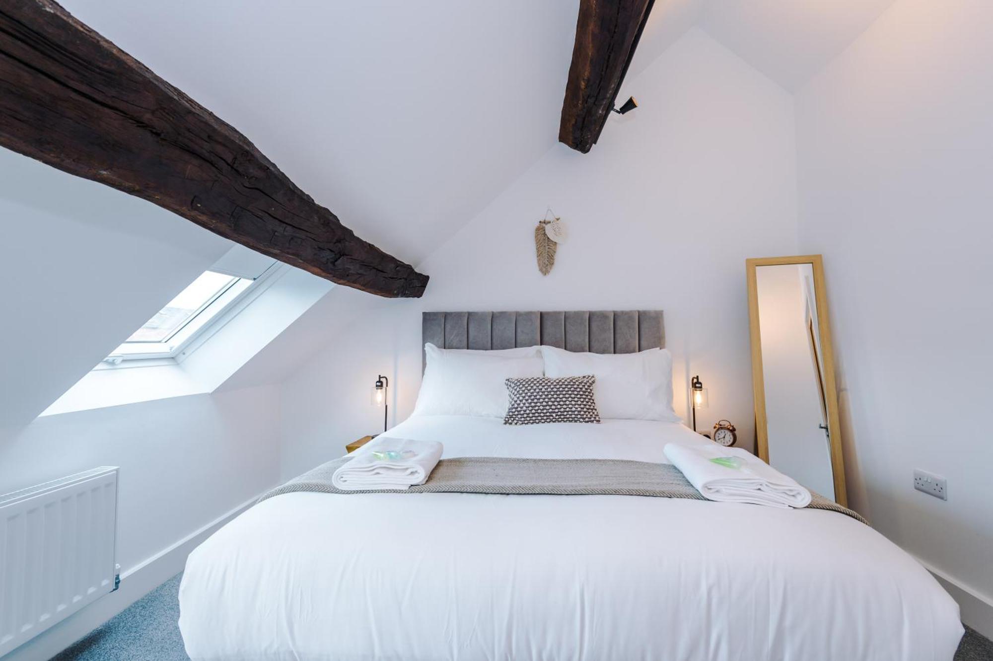 Number 21: A Breathtaking Chester Cottage With Parking Mollington  Экстерьер фото