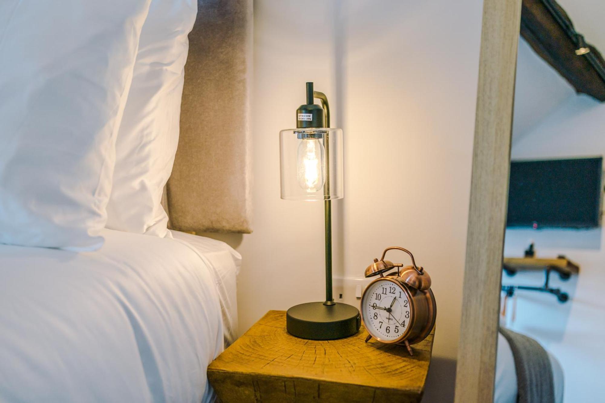 Number 21: A Breathtaking Chester Cottage With Parking Mollington  Экстерьер фото