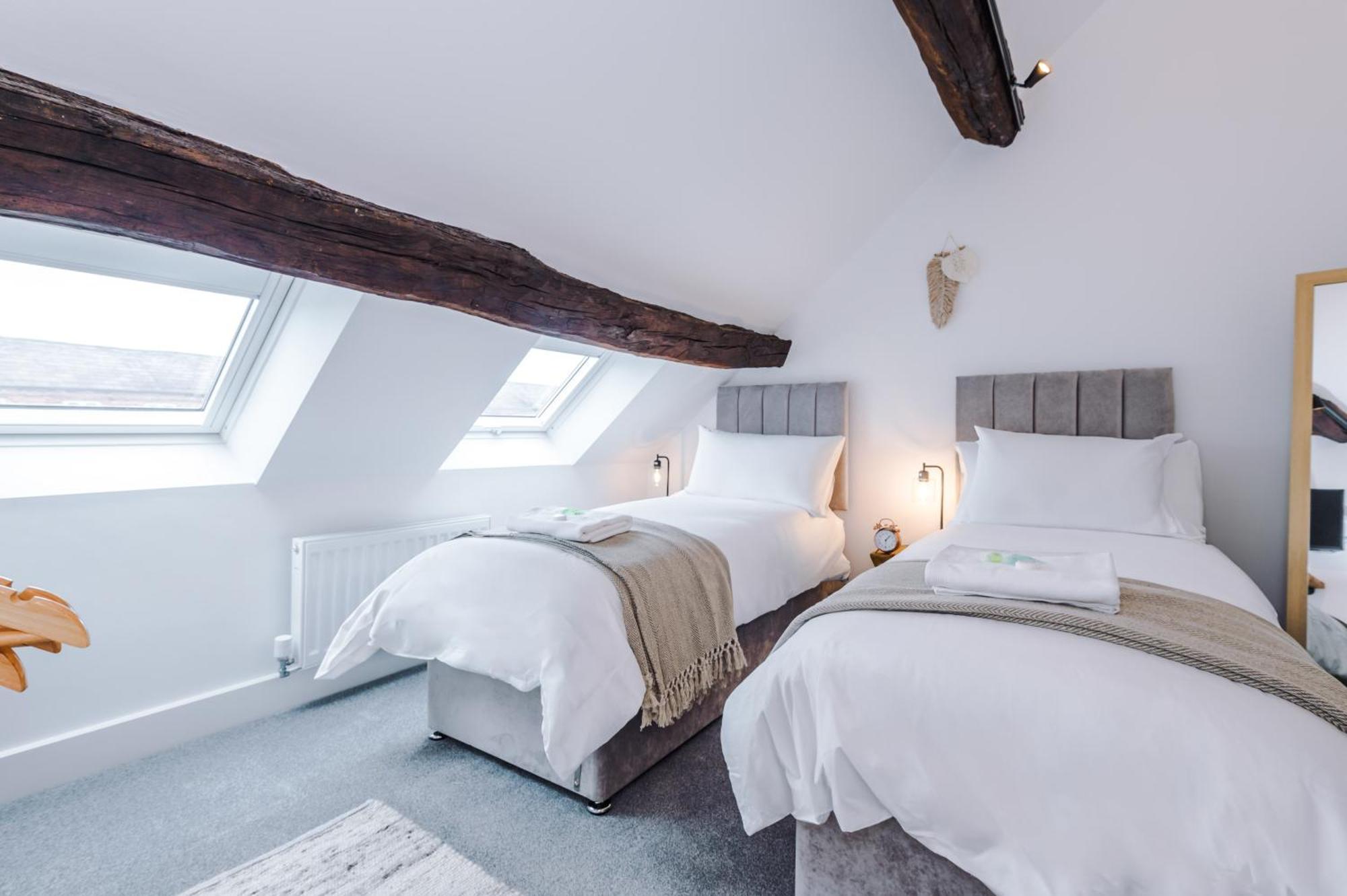 Number 21: A Breathtaking Chester Cottage With Parking Mollington  Экстерьер фото