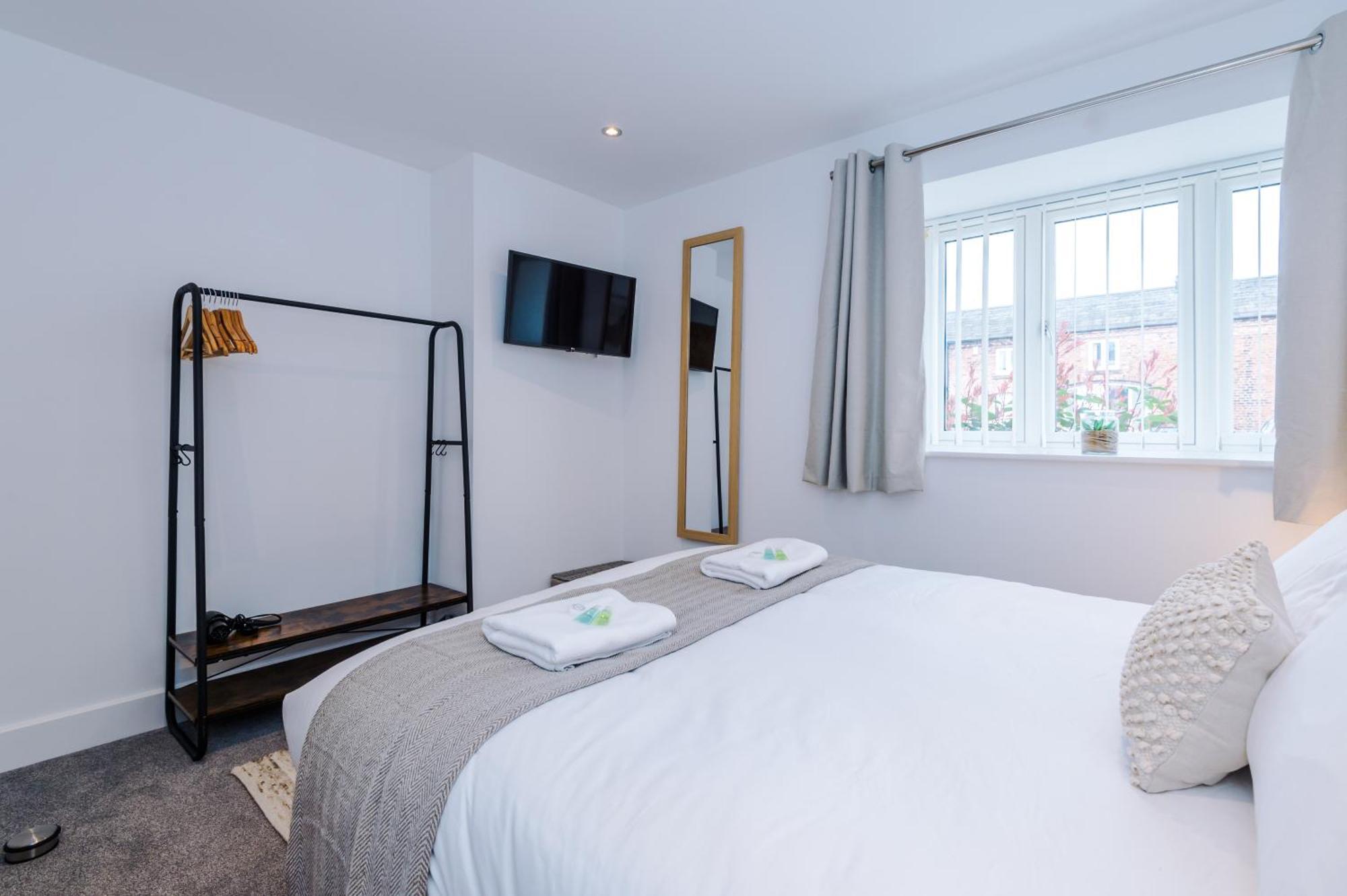 Number 21: A Breathtaking Chester Cottage With Parking Mollington  Экстерьер фото