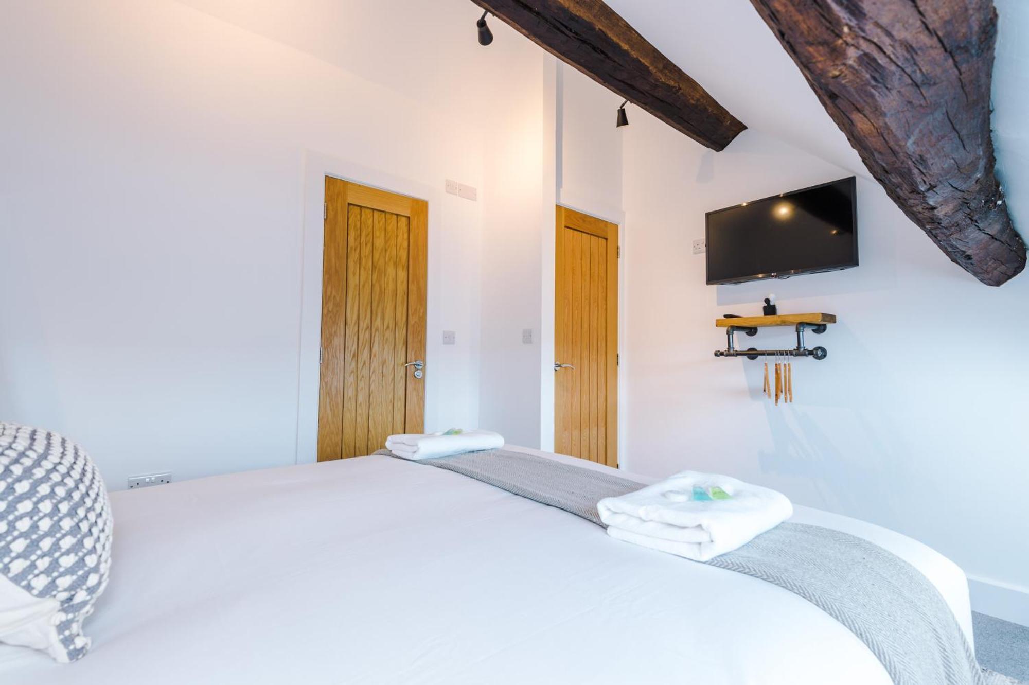 Number 21: A Breathtaking Chester Cottage With Parking Mollington  Экстерьер фото